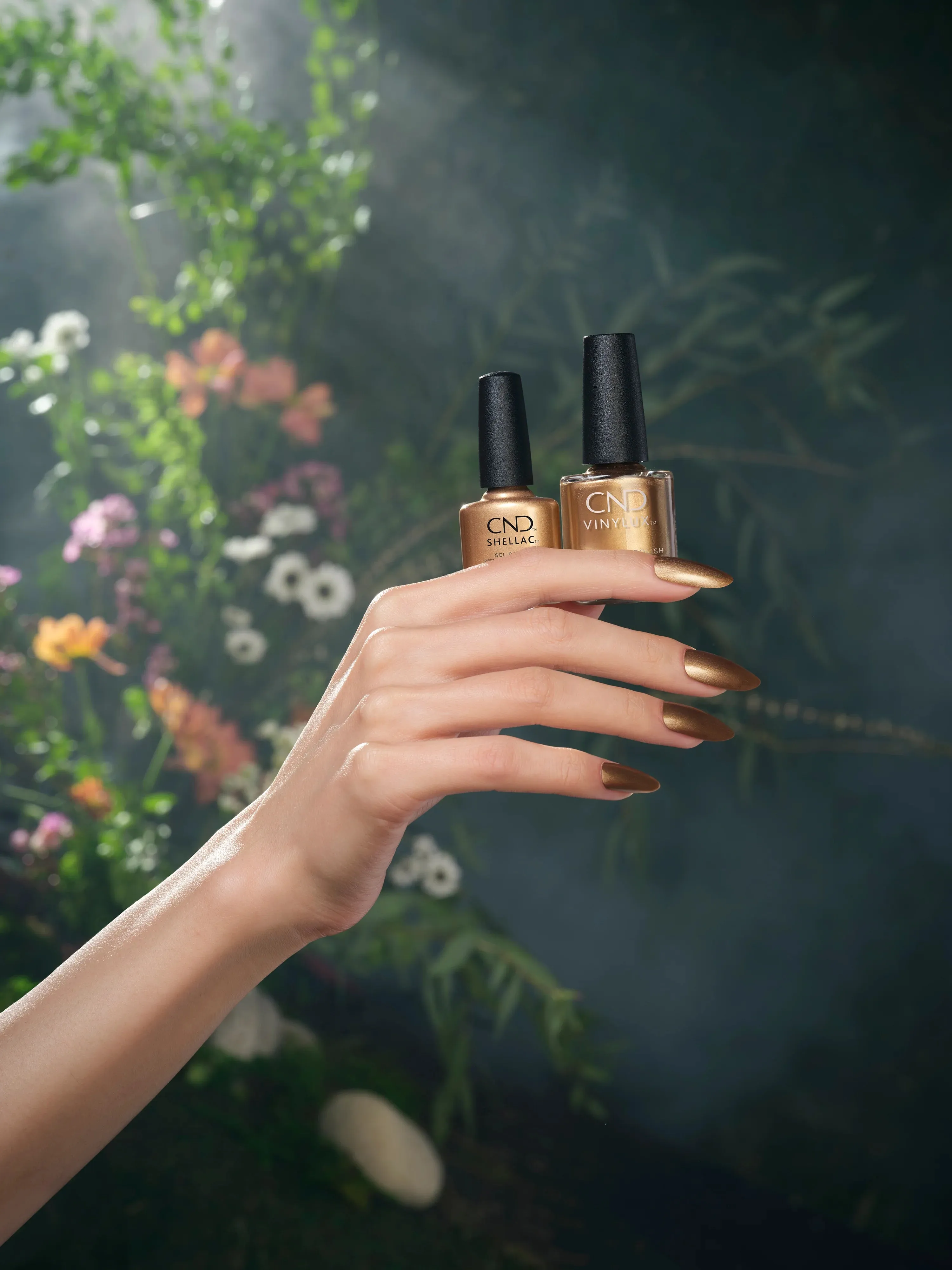 CND VINYLUX - It's Getting Golder #458